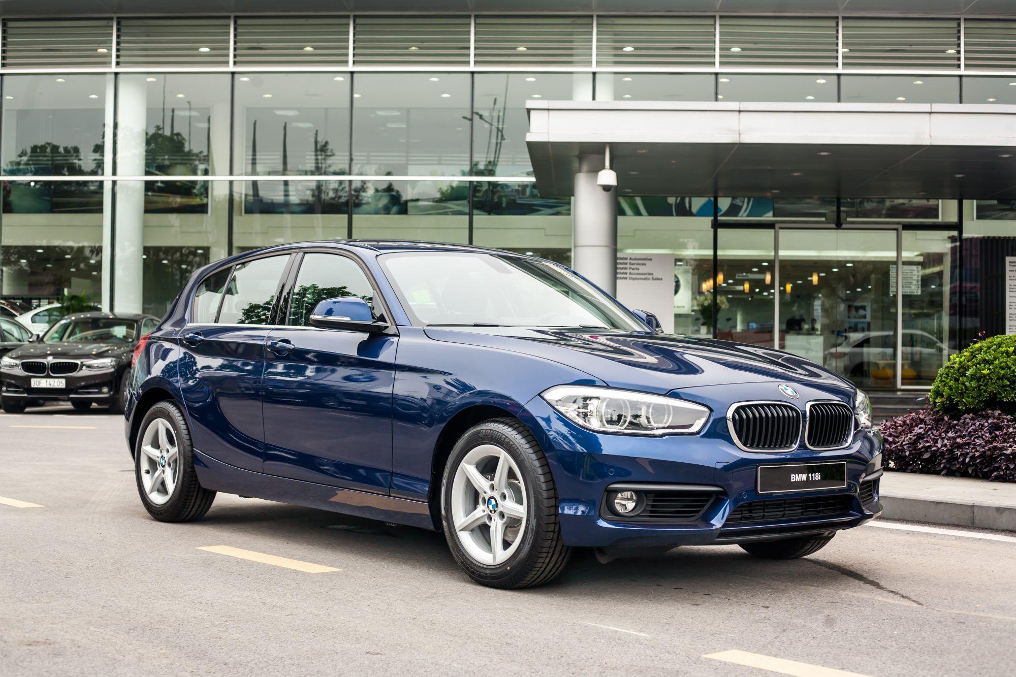 BMW 118i - Đầu xe đầy mạnh mẽ