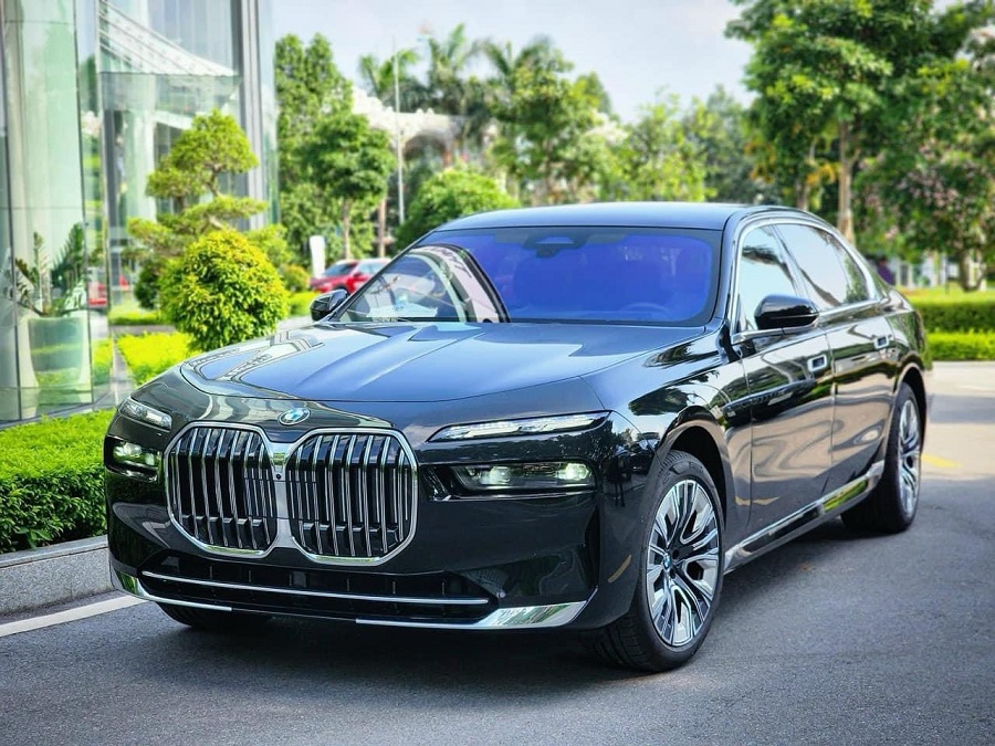 BMW 7 Series 2024 màu đen