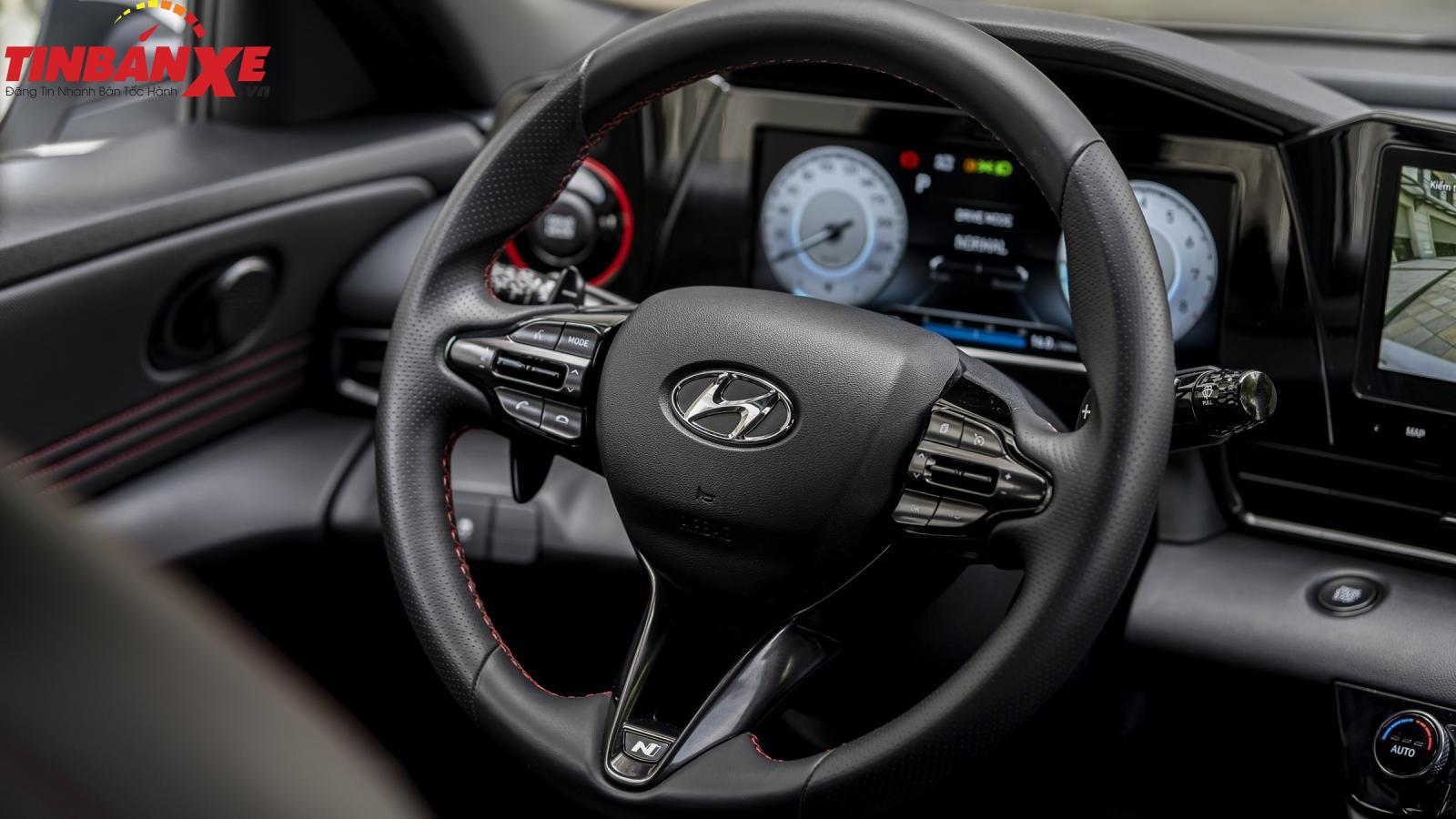  Hyundai Elantra 2023 vs Toyota Corolla Altis